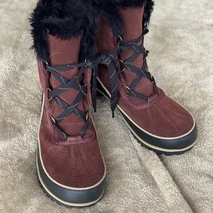 Women’s winter snow boots